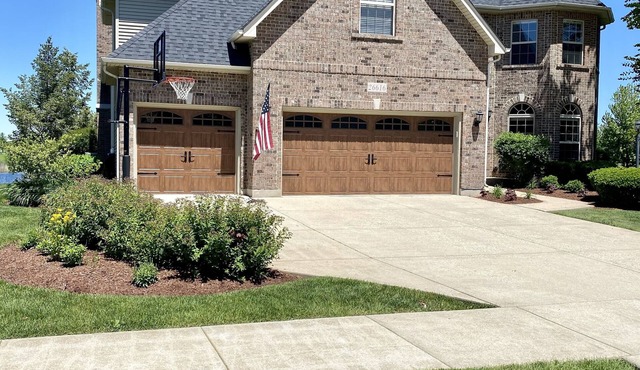 WATERFRONT LUXURY HOME WILL FEEL LIKE A RESORT FOR 12 or More