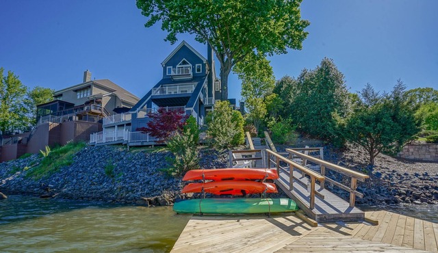 Waterfront luxury home with kayaks. Bring your boat or boat rentals available.