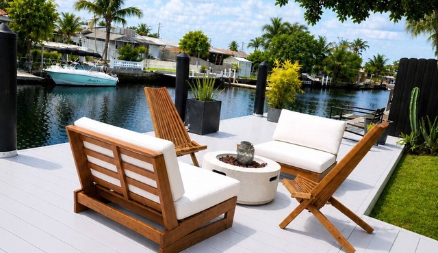 Waterfront Luxury Home Prime Location Near Hard Rock Stadium - Beach & Airport