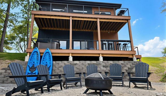 Waterfront Luxury - Hot Tub, Game Room, Kayaks, Best View