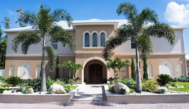 Waterfront Luxury in Terra Ceia – 3 BR, 3.5 Bath - Pool, Fire Pit, Dock, & Gym!