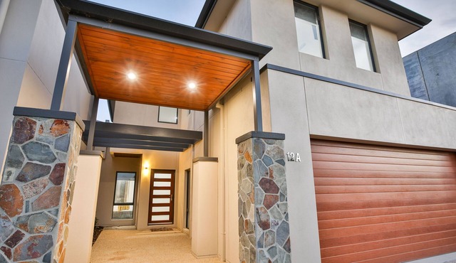 Waterfront - Luxury on the River