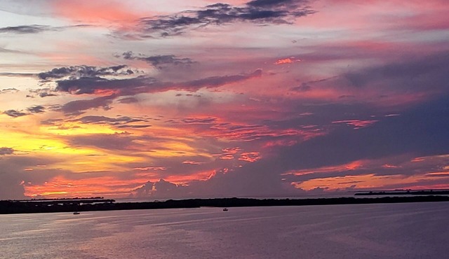 Waterfront Luxury Penthouse Condo on Tampa Bay Estuary and Golf Course