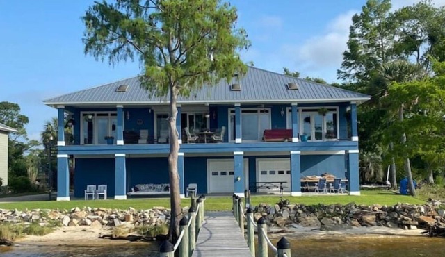 Waterfront Luxury Retreat. Bring your boat and or jet skis.