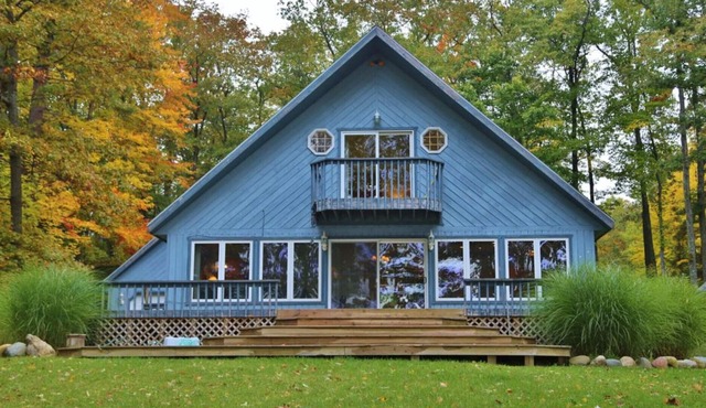 Waterfront Luxury Vacation Home Directly on Hubbard Lake