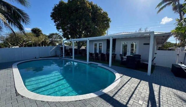 Waterfront, Luxury Home, with pooln