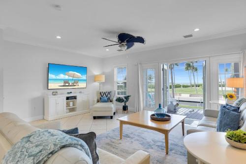 Waterfront luxury Villa 14 with spectacular sunset views and boat slip townhouse