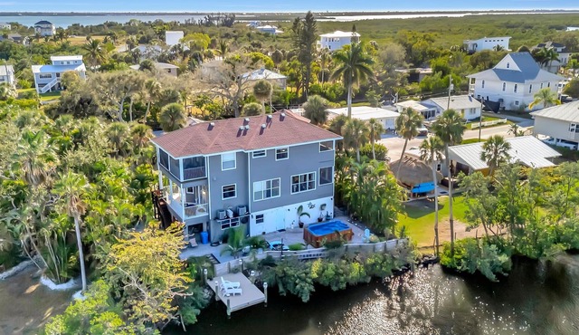 Waterfront Mansion & Elevator 4 Balconies, Hot Tub