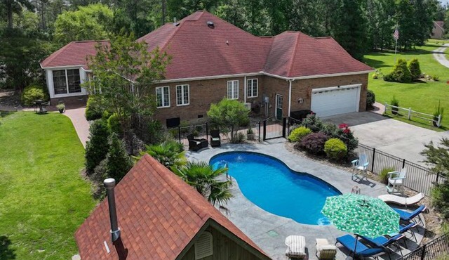 Waterfront Mansion, Saltwater Pool,Dock, Game room, Tiki Bar, Kayaks + More
