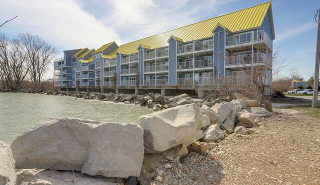 Waterfront Middle Bass Condo w/Lake Erie Views!