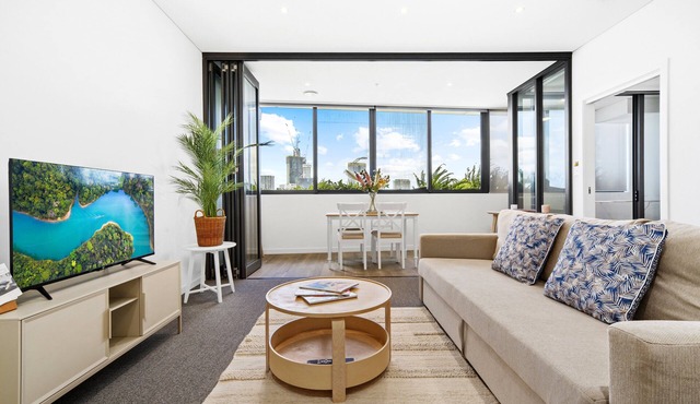 Waterfront Modern 2B2B APT@Marina square