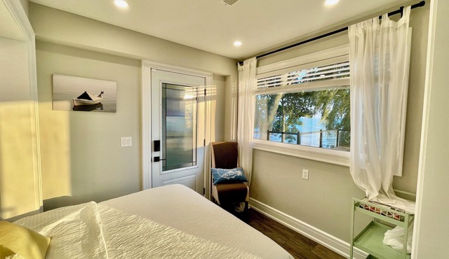 Waterfront Modern Cozy 3-bedroom Entire Cottage