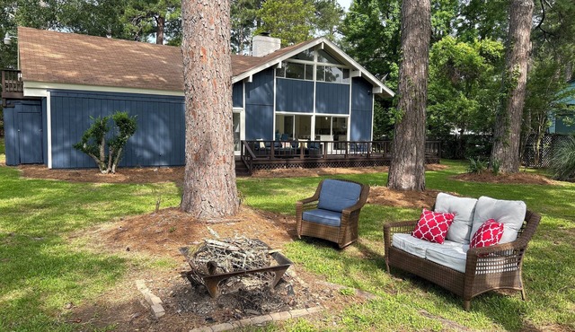 Waterfront Modern Reservoir Retreat with boat dock & fishing pier, Pet Friendly