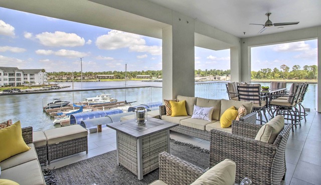 Waterfront Montgomery Condo w/ Community Pool