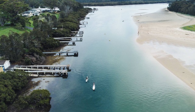 Waterfront @ Mossy - Own Private Slipway & Jetty; minutes to Beach