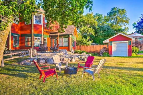 Waterfront Mound Retreat w/Dock & Lake Access!