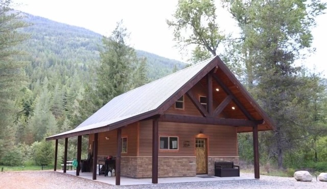 Waterfront Moyie River Retreat!