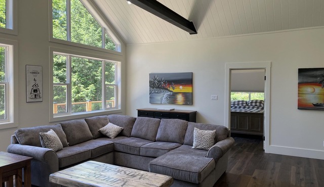 Waterfront Muskoka Cottage | Hot Tub, Fire Pit, BBQ and Canoes