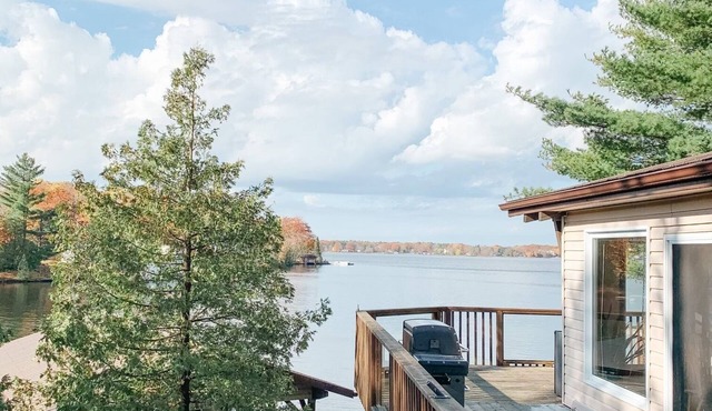 Waterfront Muskoka Cottage with Large Dock, Fire Pit & Gorgeous Sunsets