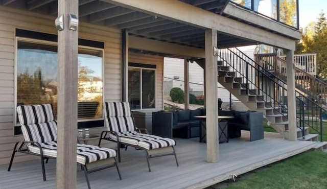 Waterfront Nature Lover's Paradise close to Spruce Meadows and the Mountains!