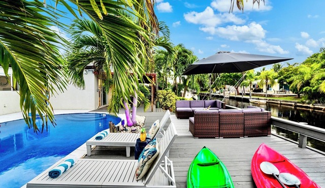 Waterfront Near Beach & Airport, HeatedPool&Kayaks, Game room