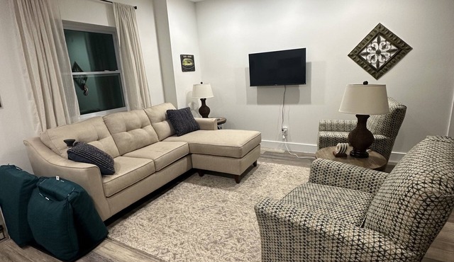 Waterfront! New build, two bedroom! Starlink WiFi