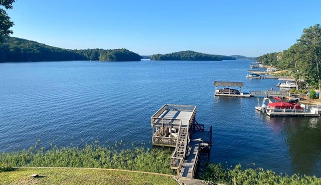 Waterfront New London Abode with Grill and Kayaks!