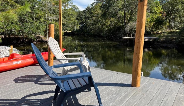 Waterfront Newly Renovated and Decorated 3brs home