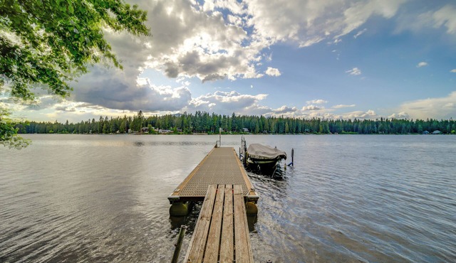 Waterfront Newport Vacation Rental on Sacheen Lake