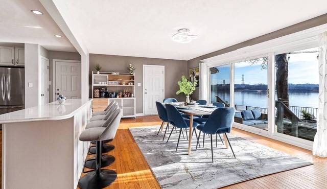 Waterfront,Newspaper Featured,Fire pit,Pets,Sauna,Games,Cinema,Hot Tub,Views