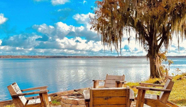 Waterfront Oasis, private dock, cozy fire pit, jacuzzi, stunning views & more