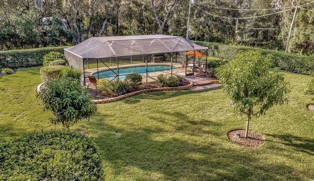 Waterfront, oasis, family retreat, 5 minutes from theme park,