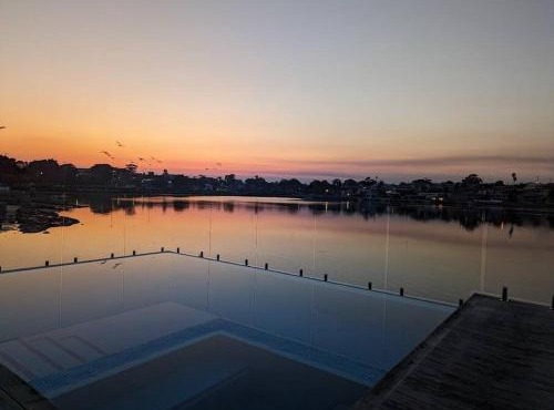 Waterfront Oasis , Infinity Pool, Sauna and steam room