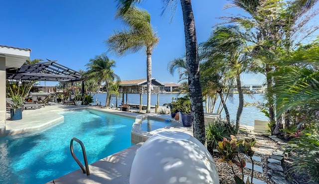 Waterfront Oasis - King Beds 10min Walk to Beach