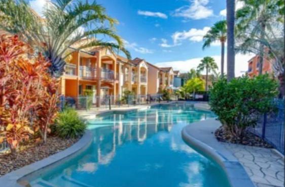 Waterfront oasis marina style