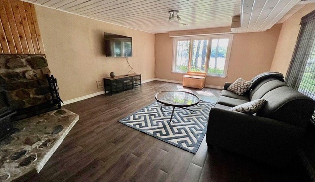 Waterfront Oasis on Mazinaw Lake