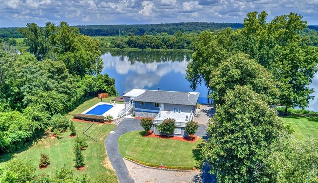 Waterfront Oasis: Relax by the Pool, Fish, Kayak, and Enjoy Fire Pit Gatherings!