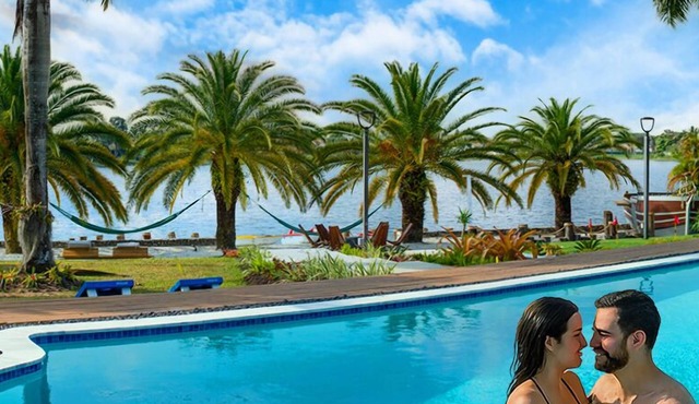 Waterfront Oasis Room beach, Kayak, Pool & BBQ