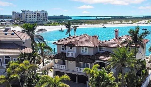 Waterfront Oasis. Sunsets Nightly. Great for couples or family retreat.Pool/spa