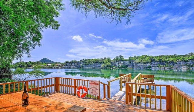 Waterfront Oasis w/ Dock + Kayaks on Lake Nueces!