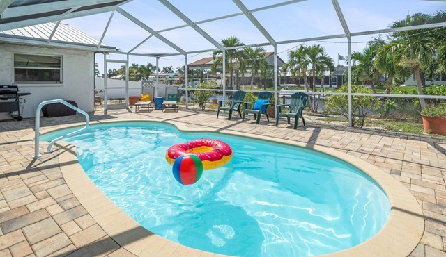 Waterfront Oasis with Pool, Dock, Kayaks, and Bar |4BR Pet-Friendly |Pirates Den at Apollo Beach