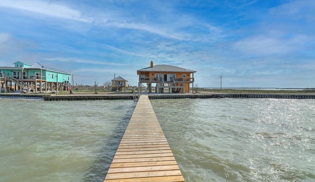 Waterfront on Copano Bay with private pier! Hottub! Amazing views! Firepit!