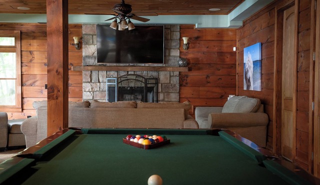 Waterfront on Lake Lanier-updated home with Dock close to golf and 1 hour to UGA