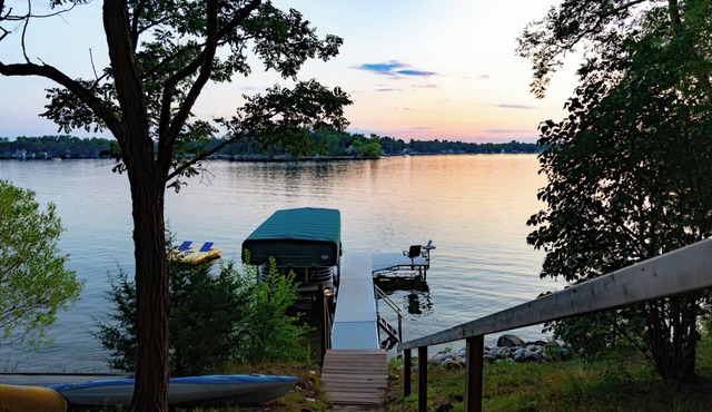 Waterfront on Silver Lake, private pier, pontoon rental, family fun!