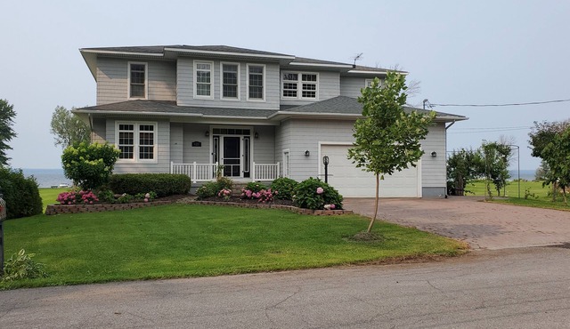 Waterfront Oneida Lake Gem House