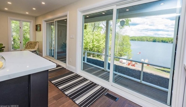 Waterfront, open concept cottage