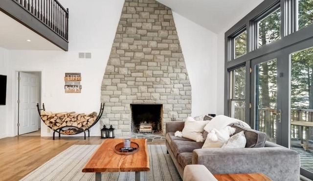 Waterfront open concept dream cottage with hot tub