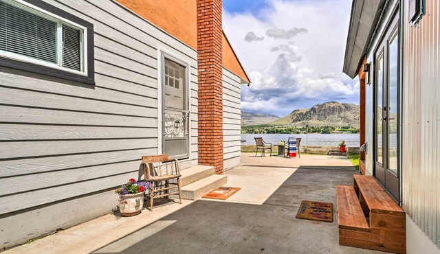 Waterfront Osoyoos Lake Cottage w/Beach & Patio!