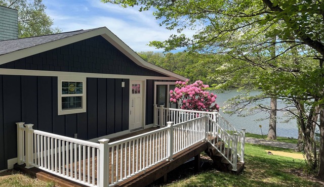 Waterfront Paddles & Pours Cottage on Claytor Lake
