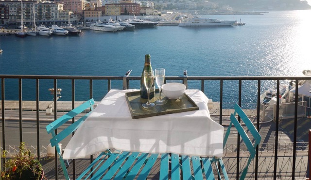 Waterfront panoramic sea view with balcony, AC